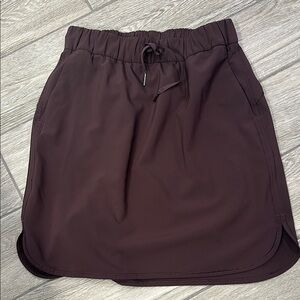 Lululemon on the fly skirt GUC size 8